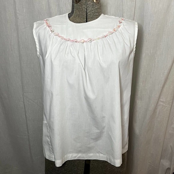 Vintage 1960s Women's White Bib Neck Sleeveless Blouse Size Large - Picture 12 of 13
